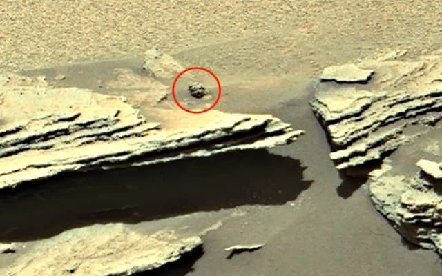 Πλανήτης Άρης: Το πρόσωπο νεαρής παχουλής φιγούρας με σγουρά μαλλιά